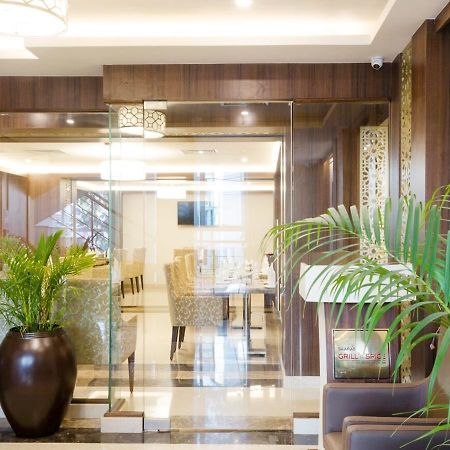 Ss Lumina Hotel Bangalore Extérieur photo