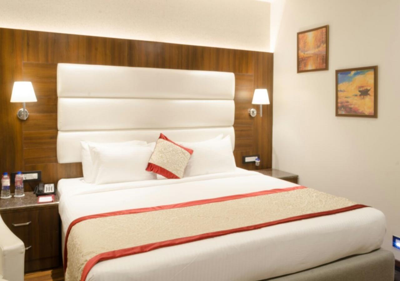 Ss Lumina Hotel Bangalore Extérieur photo