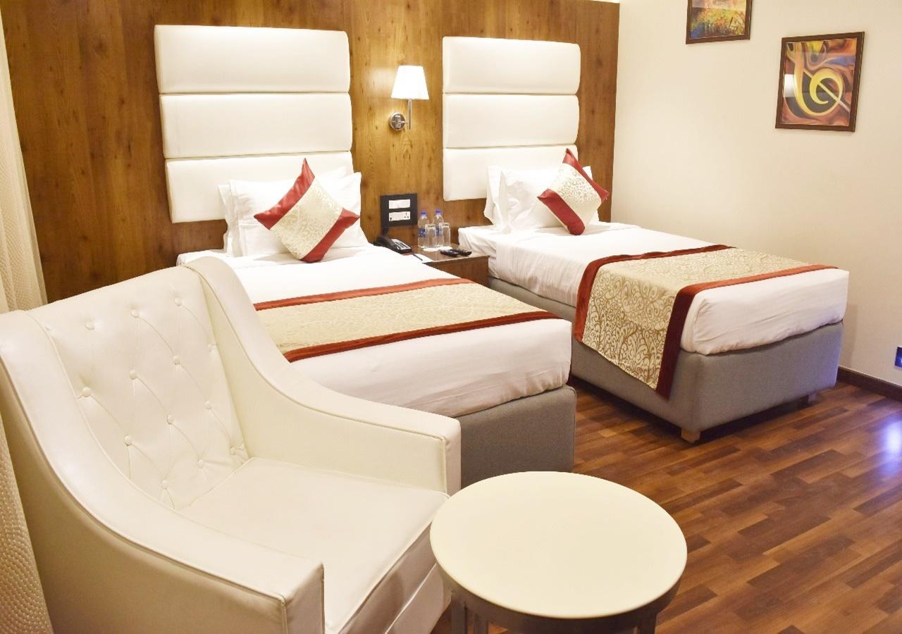 Ss Lumina Hotel Bangalore Extérieur photo