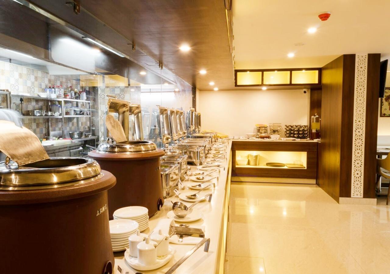 Ss Lumina Hotel Bangalore Extérieur photo