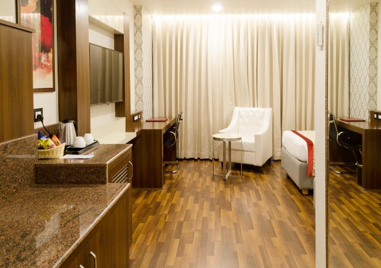 Ss Lumina Hotel Bangalore Extérieur photo
