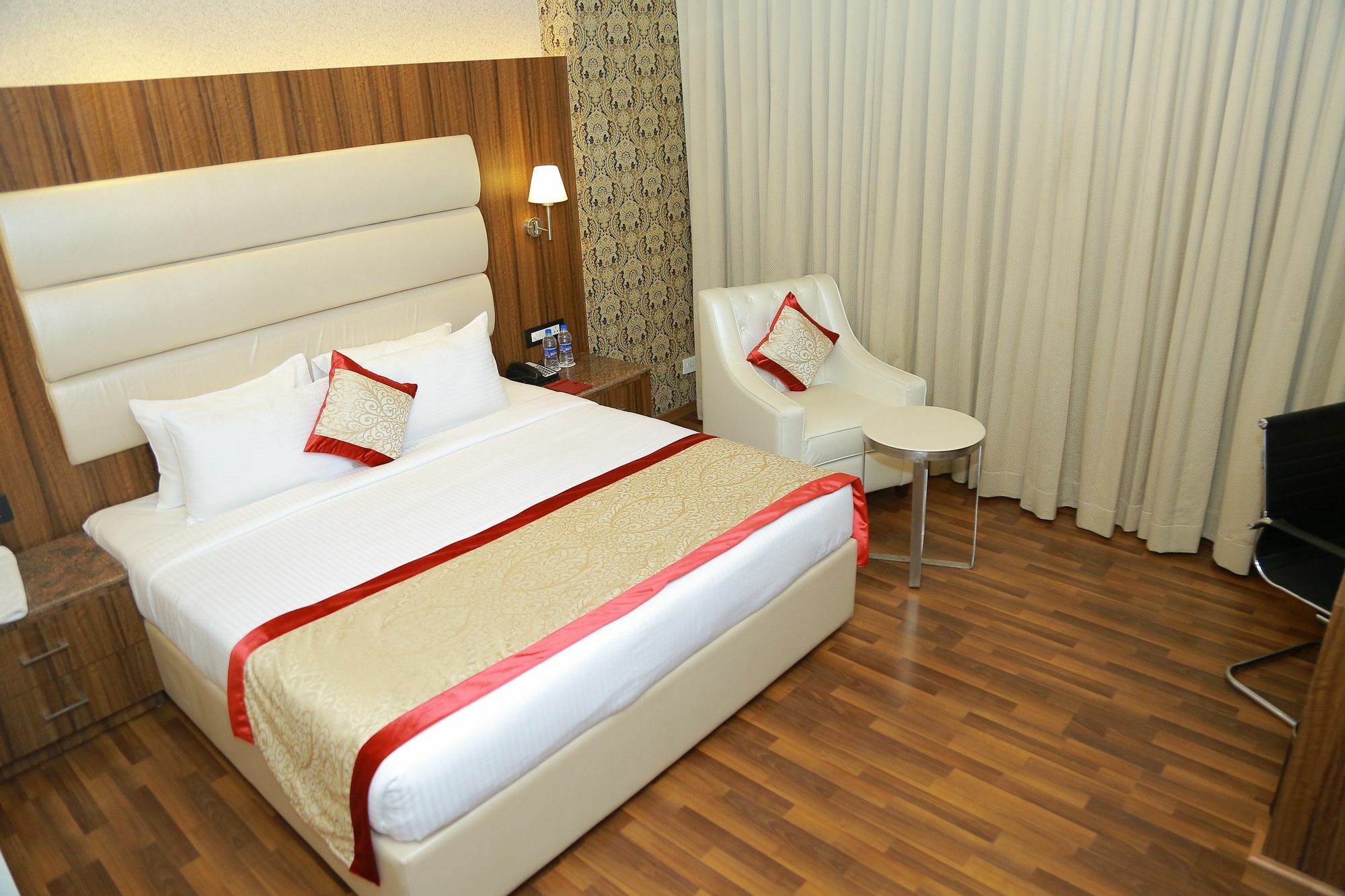 Ss Lumina Hotel Bangalore Extérieur photo