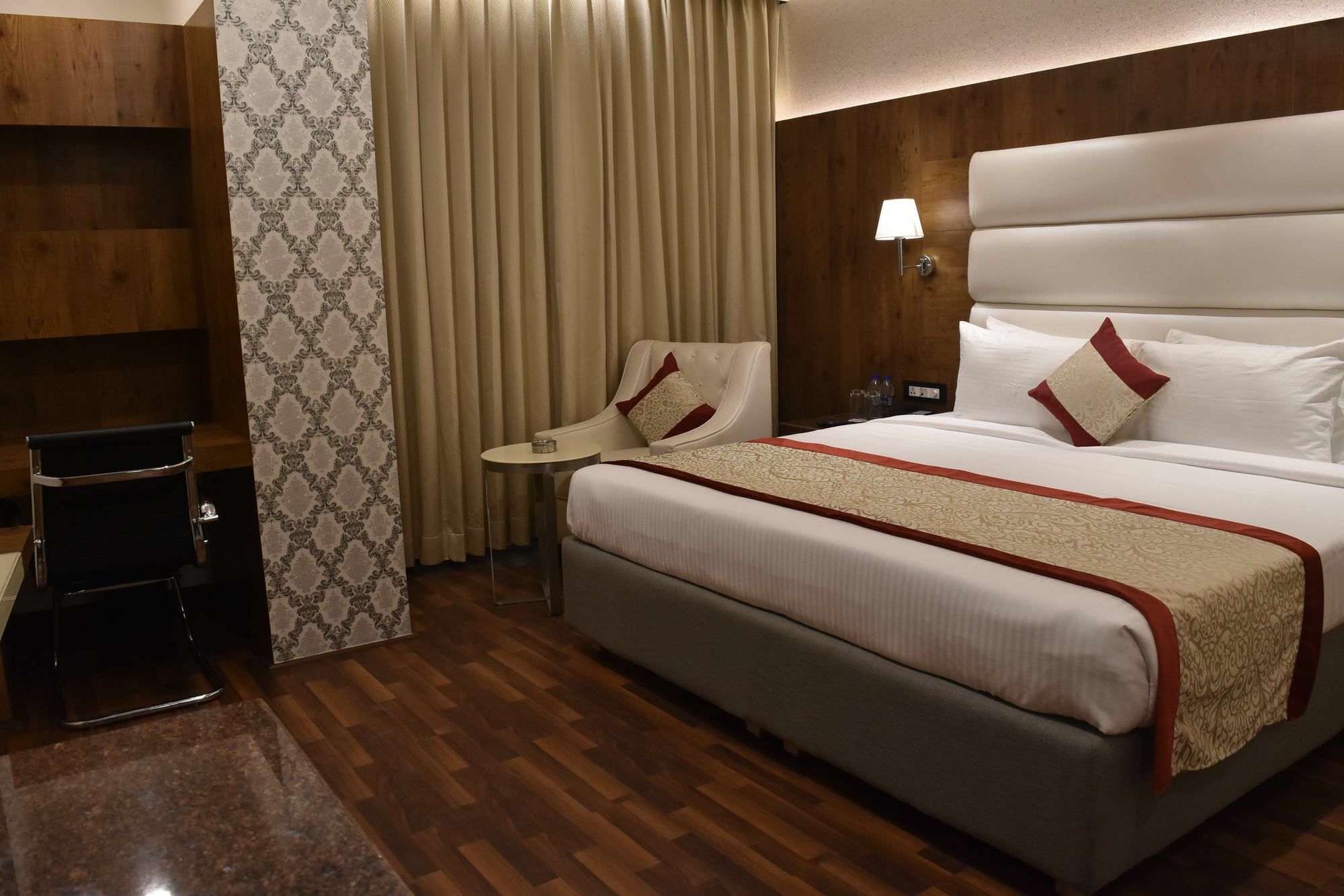Ss Lumina Hotel Bangalore Extérieur photo