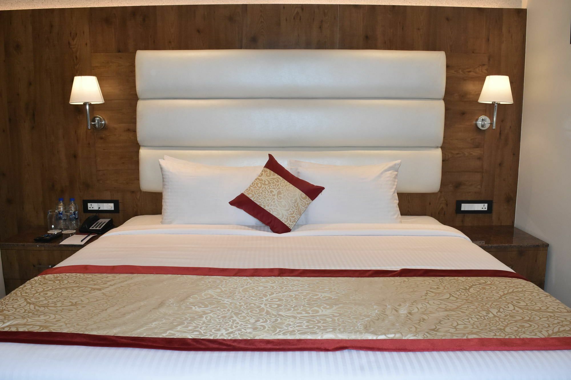 Ss Lumina Hotel Bangalore Extérieur photo