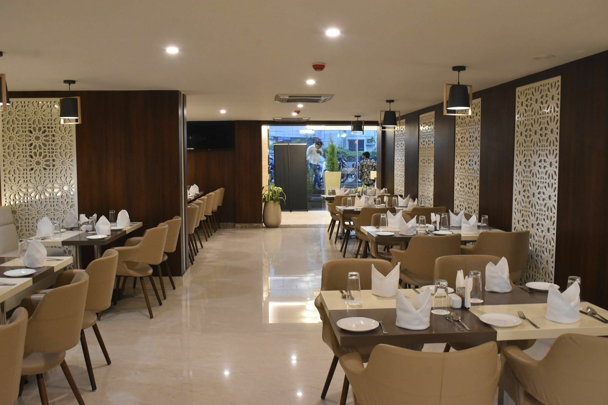 Ss Lumina Hotel Bangalore Extérieur photo