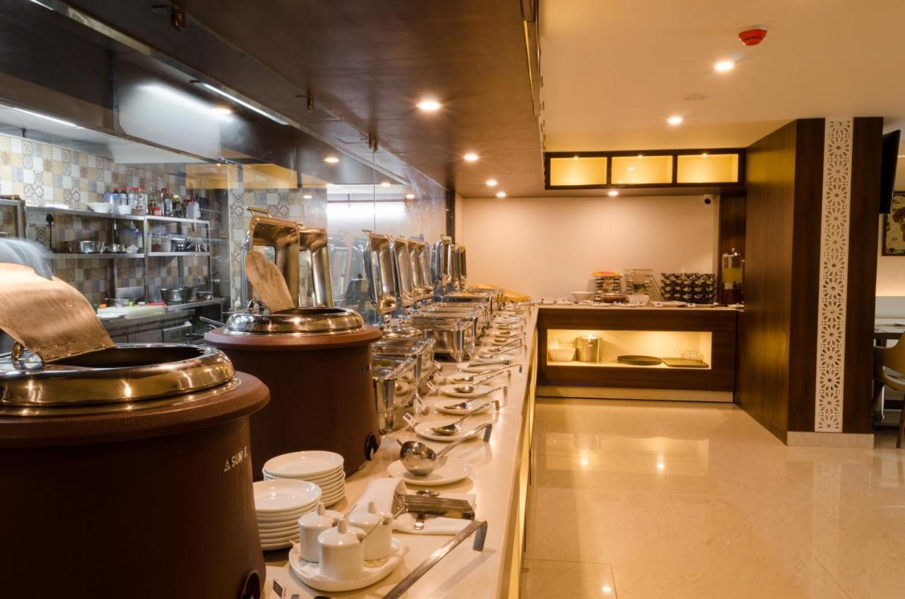 Ss Lumina Hotel Bangalore Extérieur photo